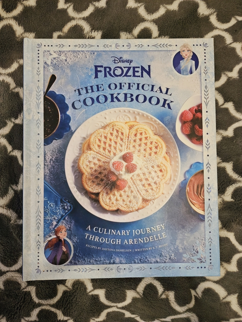Disney Frozen The Official Cookbook - Blue Illustrated Cover